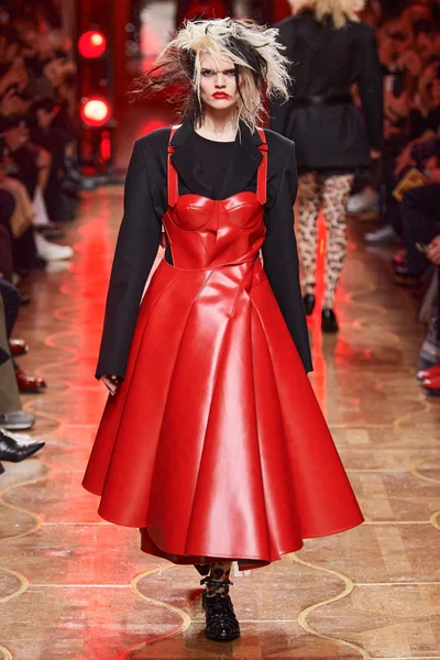 Look 11